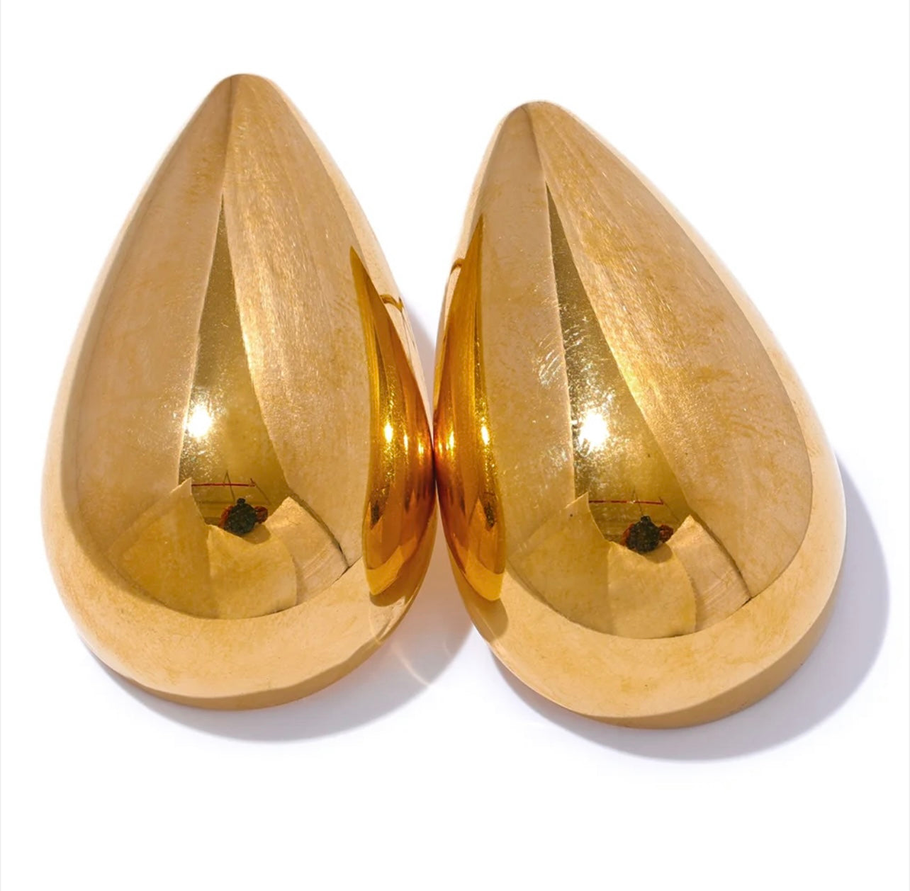 Demure Drop Earrings