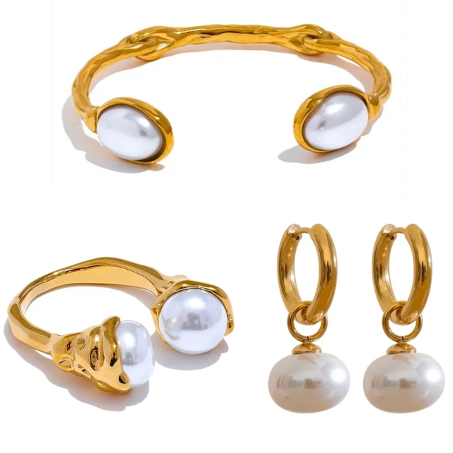 Demure Pearl Set