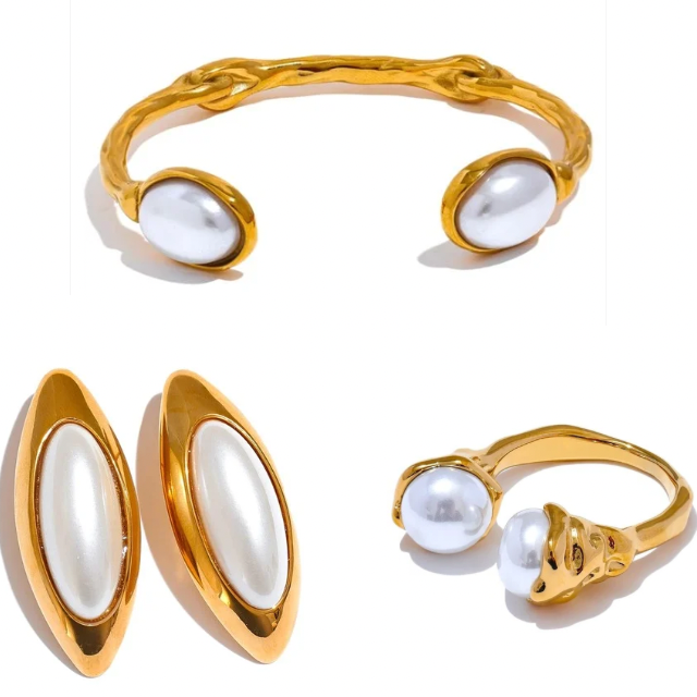 Demure Pearl Set