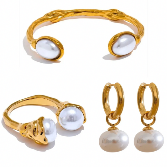 Demure Pearl Set